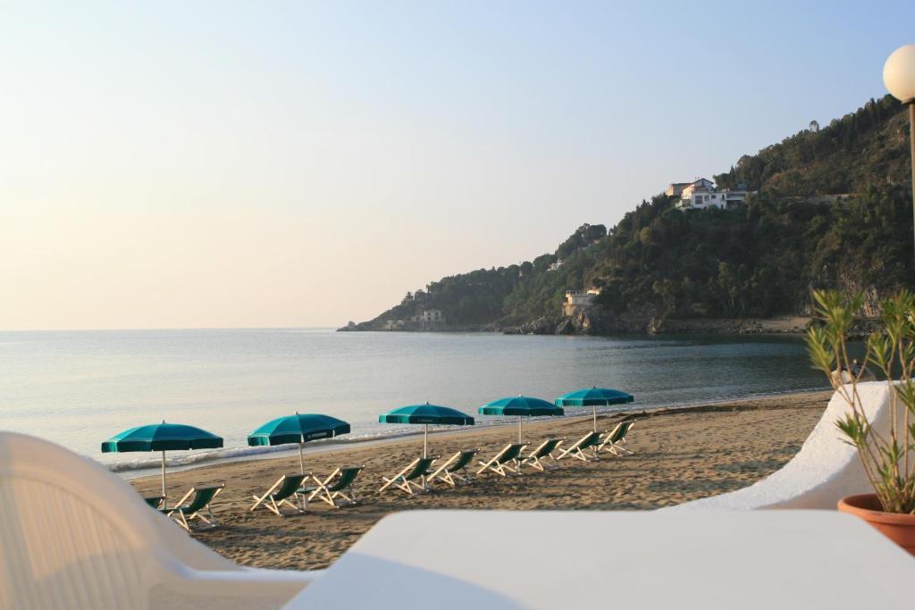 Hotel Club Poseidon Staletti Bagian luar foto