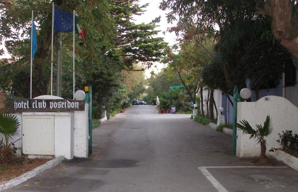 Hotel Club Poseidon Staletti Bagian luar foto