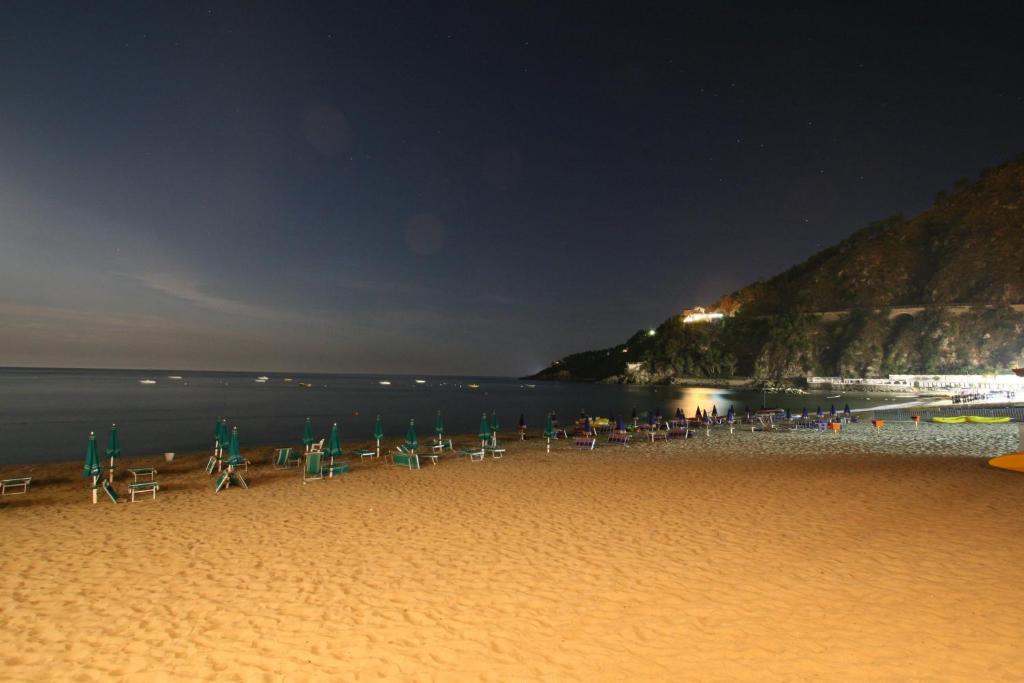 Hotel Club Poseidon Staletti Bagian luar foto