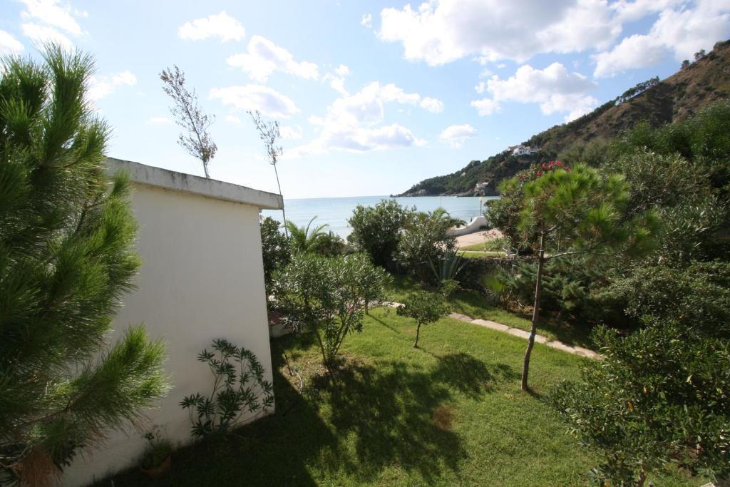 Hotel Club Poseidon Staletti Bagian luar foto