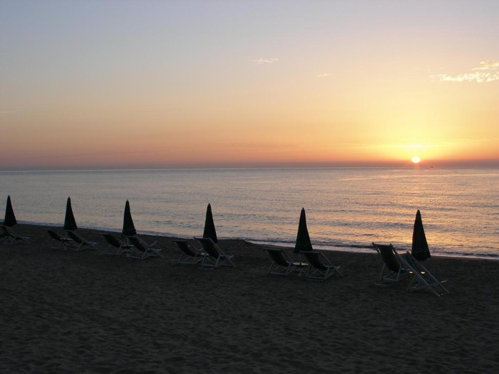 Hotel Club Poseidon Staletti Bagian luar foto